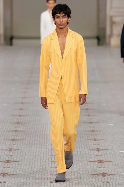 Look 24